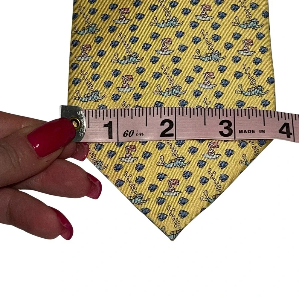Vineyard Vines Shep & Ian‎ 100% Silk Yellow Scuba Diving Ocean Fish Sea Tie USA